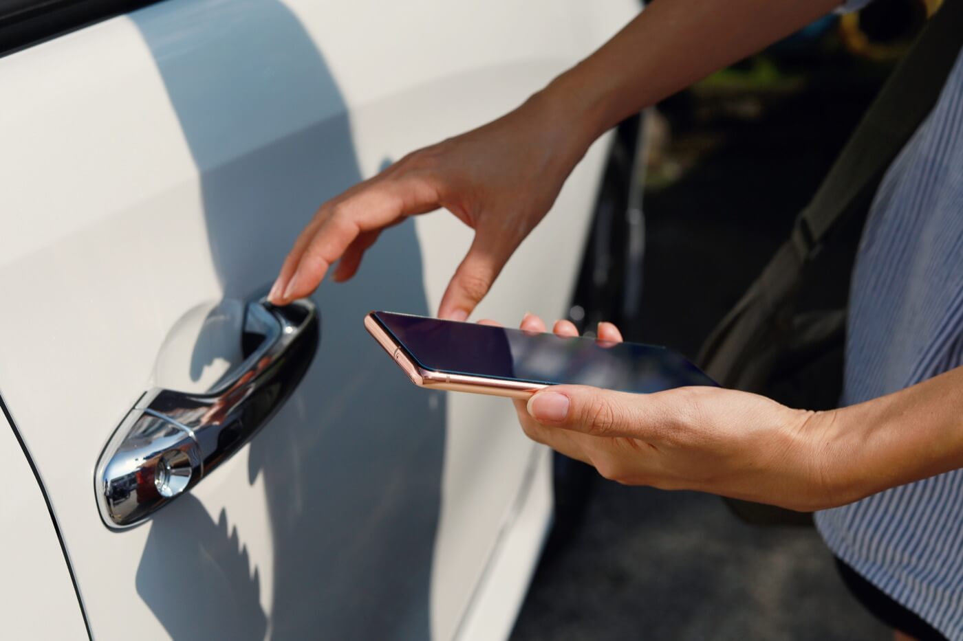 Smartphone-based vehicle access at a car door